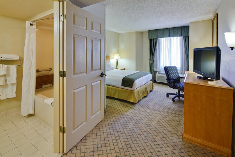 Holiday Inn Express & Suites - Nearest Universal Orlando, An Ihg Hotel Exterior photo